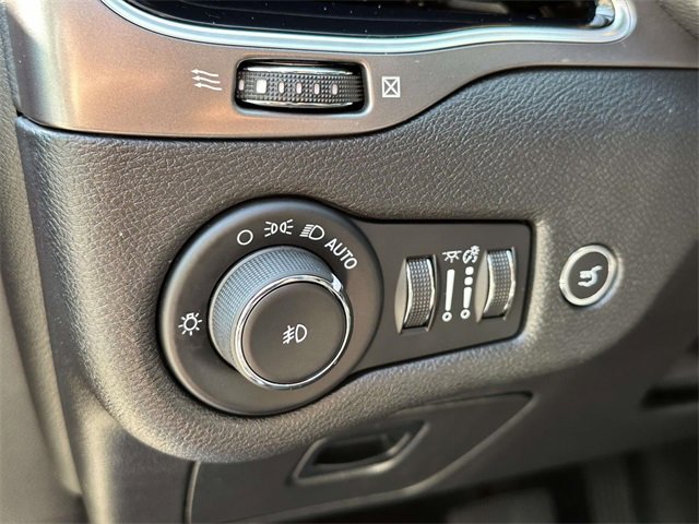 Used 2021 Jeep Cherokee Limited w/ Mopar Interior Package image 19