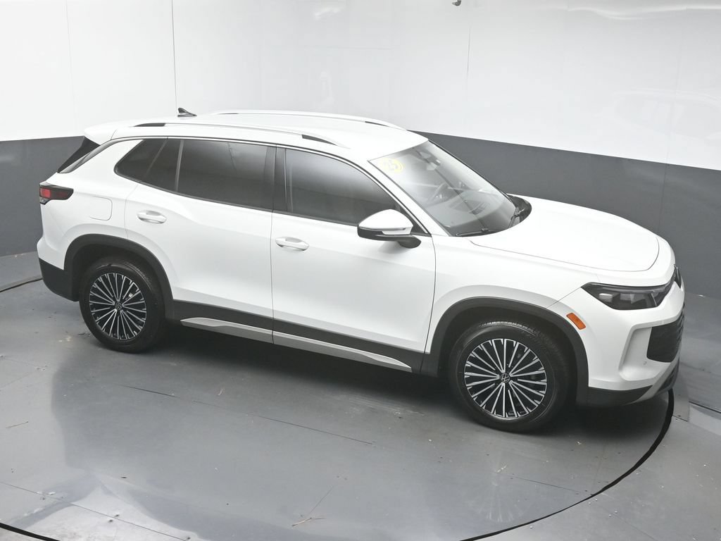 Used 2025 Volkswagen Tiguan S FWD image 41
