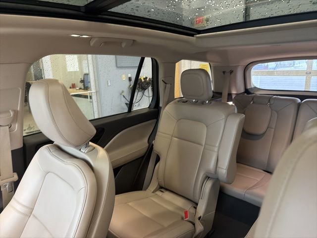 Used 2023 Lincoln Aviator AWD w/ Premium Package image 16