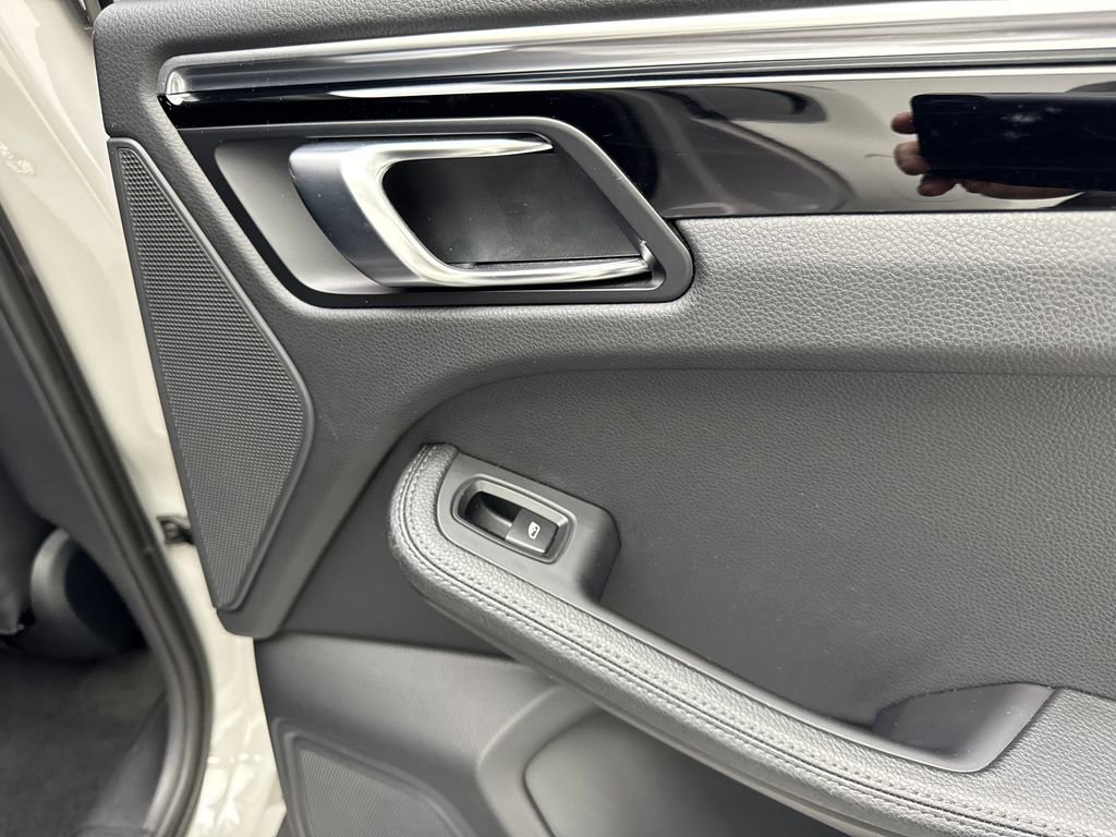 Used 2023 Porsche Macan image 42