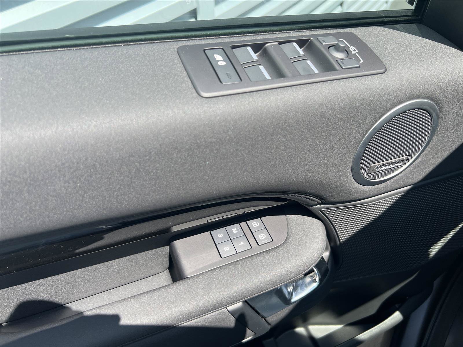 New 2025 Land Rover Discovery S AWD/4WD image 28