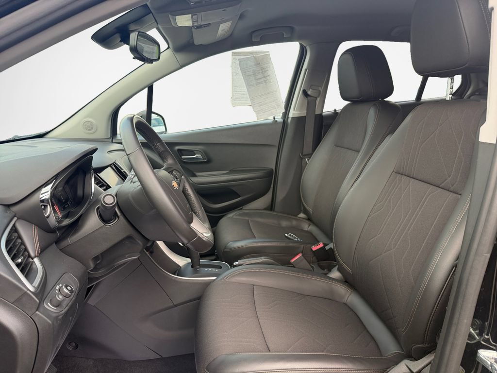Certified 2022 Chevrolet Trax LT w/ LT Convenience Package AWD/4WD image 12