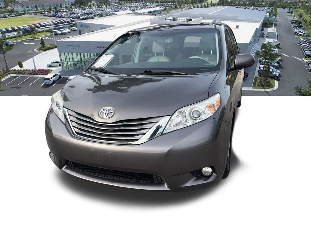 Used 2014 Toyota Sienna XLE image 4