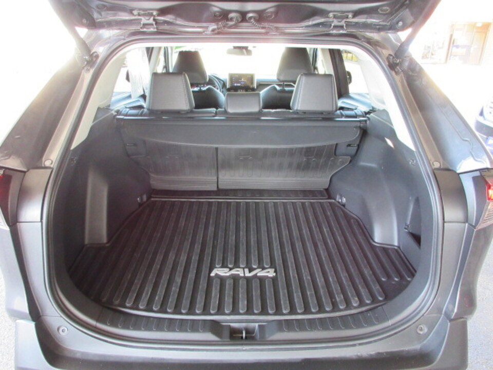 Used 2025 Toyota RAV4 XLE Premium image 34