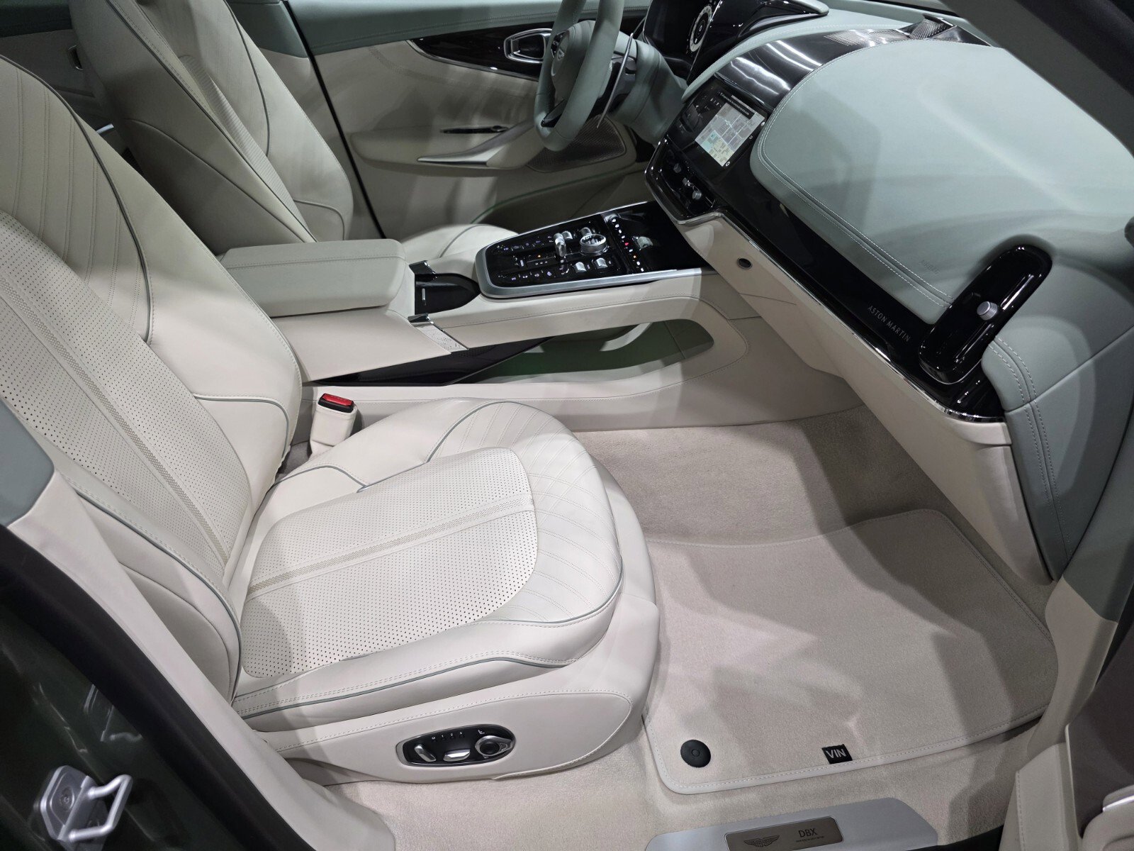 New 2026 Aston Martin DBX 707 image 24