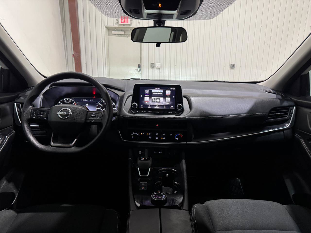 Used 2025 Nissan Rogue S AWD/4WD image 18