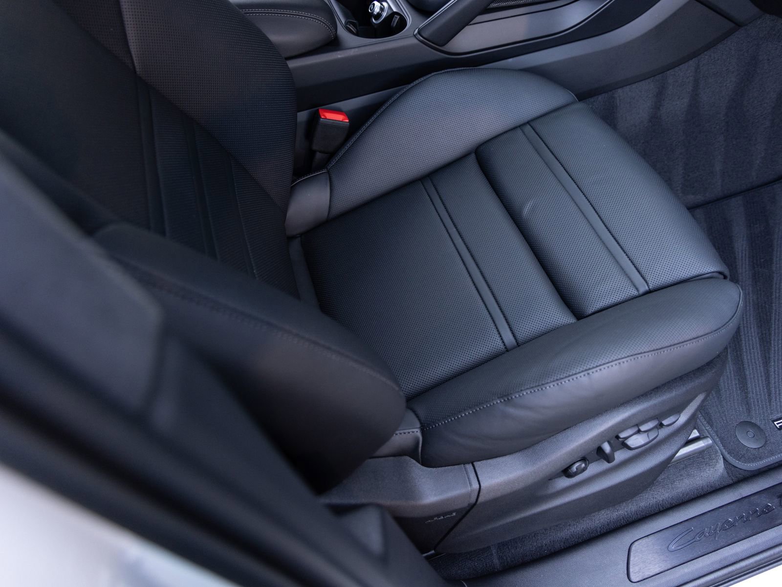 Certified 2026 Porsche Cayenne Turbo image 35