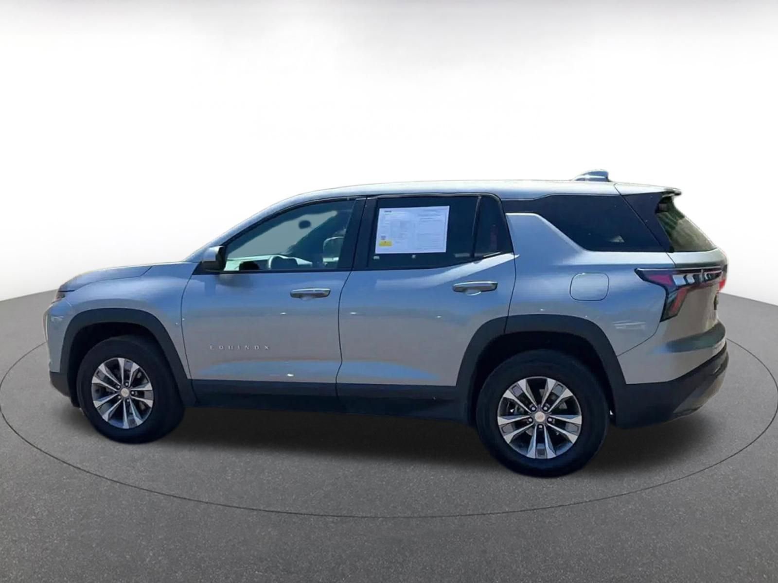 Used 2025 Chevrolet Equinox LT FWD image 9