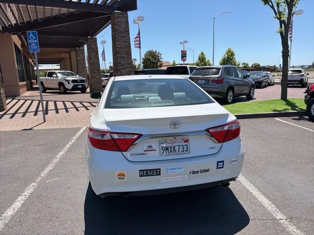 Used 2017 Toyota Camry SE w/ Moonroof Package FWD image 6