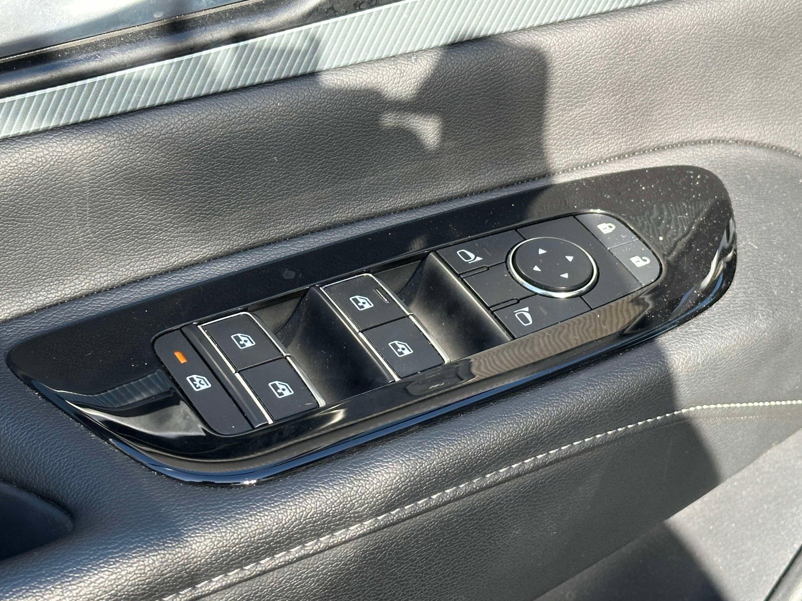 Used 2025 Nissan Murano SL AWD/4WD image 14