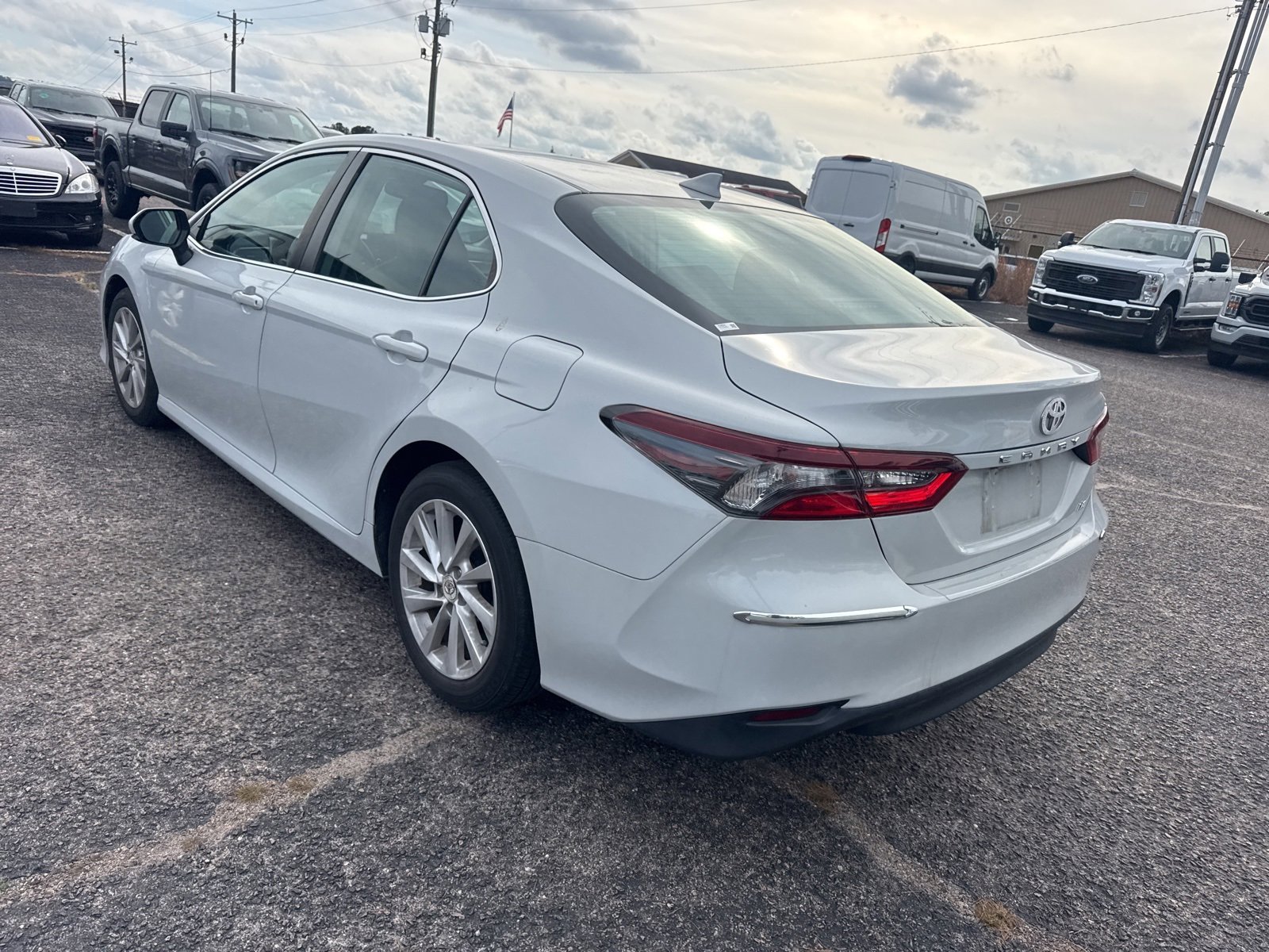 Used 2022 Toyota Camry LE image 5