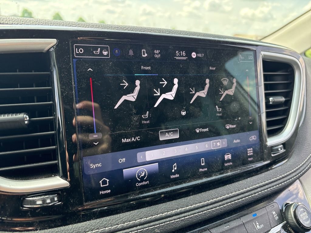 Used 2022 Chrysler Pacifica Touring-L FWD image 21