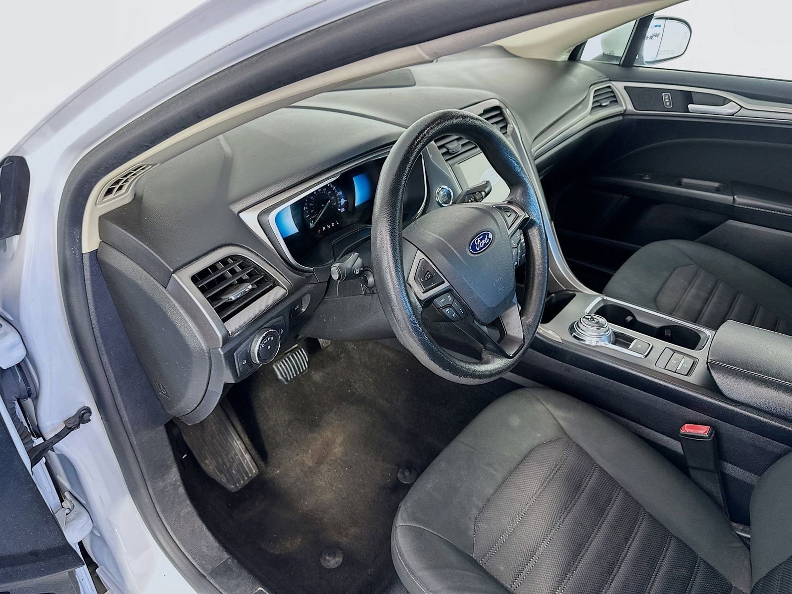 Used 2019 Ford Fusion SE FWD image 9