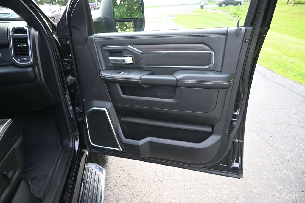 Used 2025 RAM 2500 Laramie AWD/4WD image 25