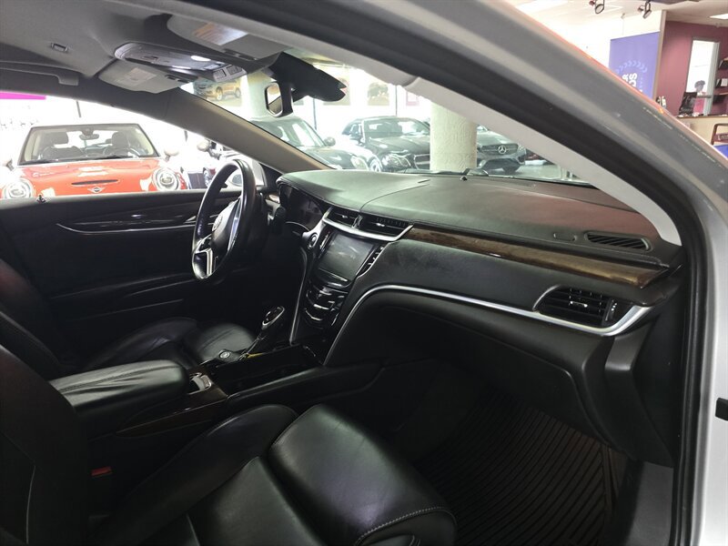 Used 2013 Cadillac XTS Luxury FWD image 13