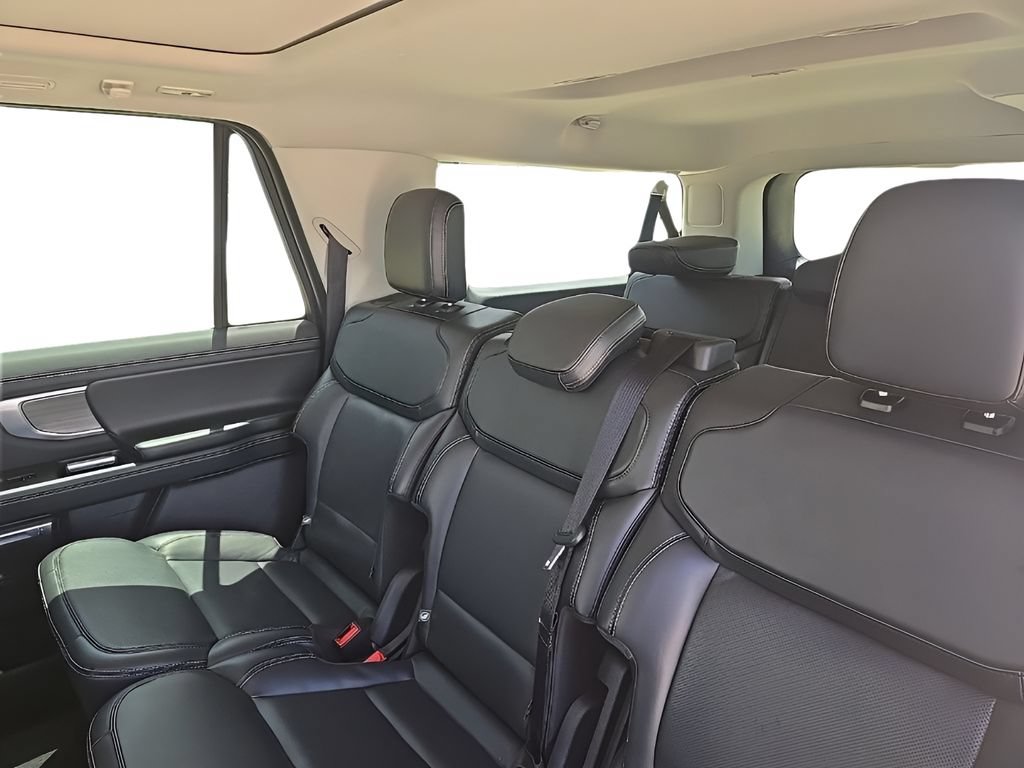 Used 2025 Ford Expedition Max Platinum AWD/4WD image 33