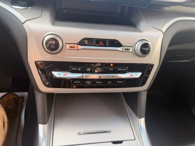Used 2022 Ford Explorer XLT w/ Equipment Group 202A AWD/4WD image 25