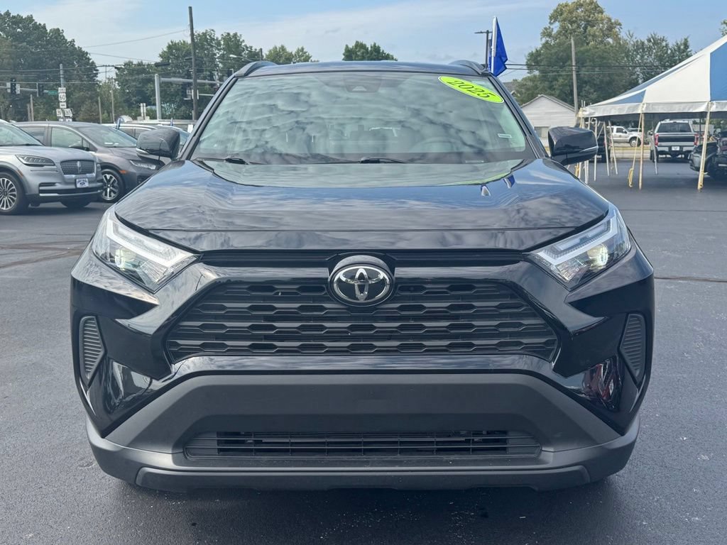 Used 2025 Toyota RAV4 XLE AWD/4WD image 32