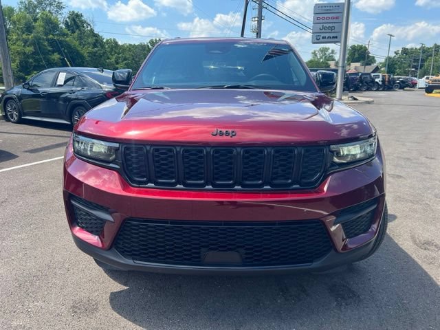 Used 2025 Jeep Grand Cherokee Altitude AWD/4WD image 34