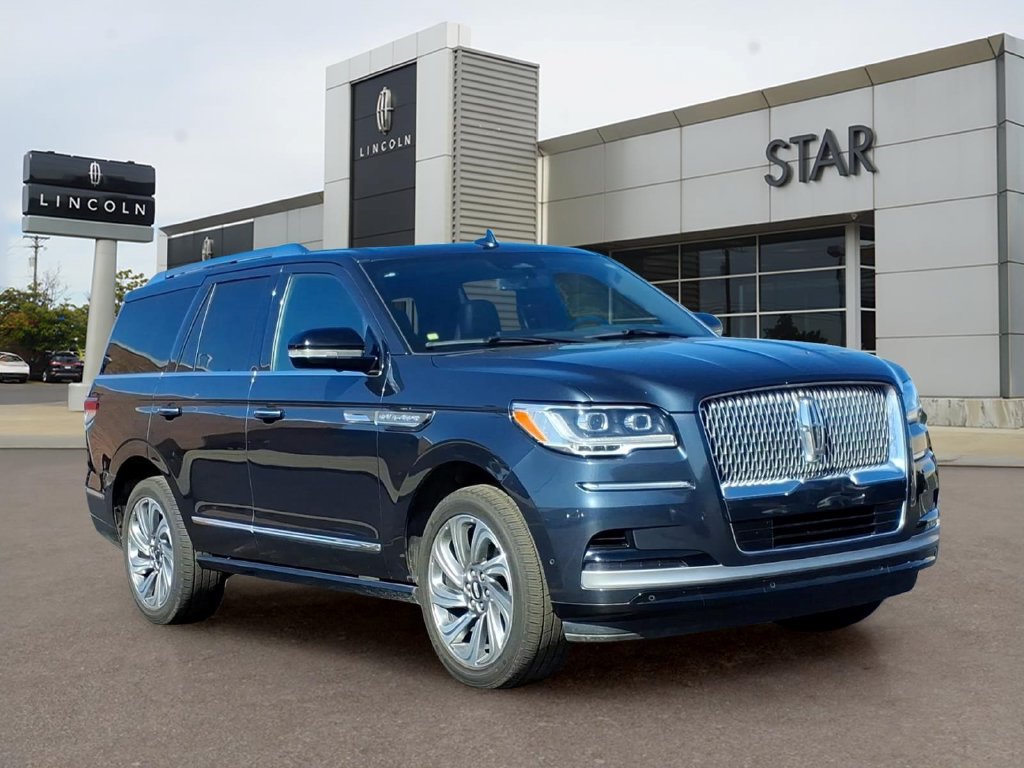 Used 2024 Lincoln Navigator Reserve AWD/4WD image 1