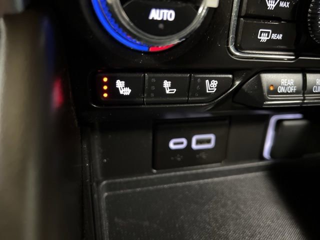 Used 2023 GMC Yukon XL SLT w/ SLT Luxury Package image 33