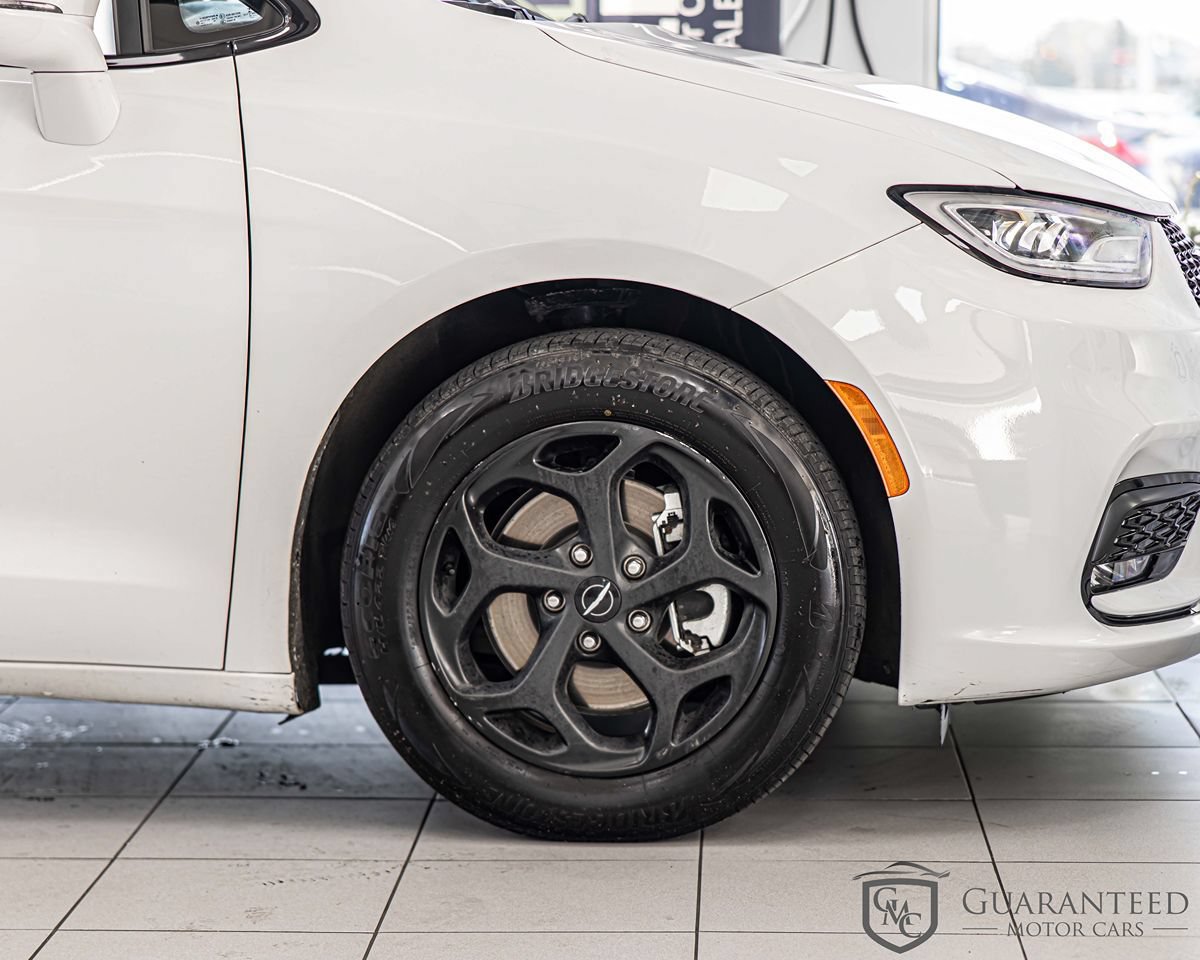 Used 2022 Chrysler Pacifica Touring-L w/ S Appearance Package FWD image 11