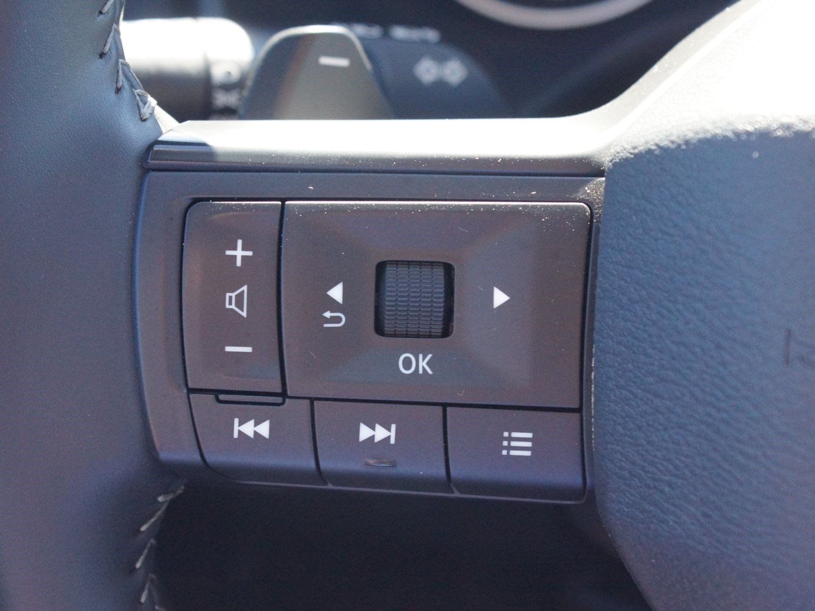 Used 2026 Nissan Rogue SV FWD image 8