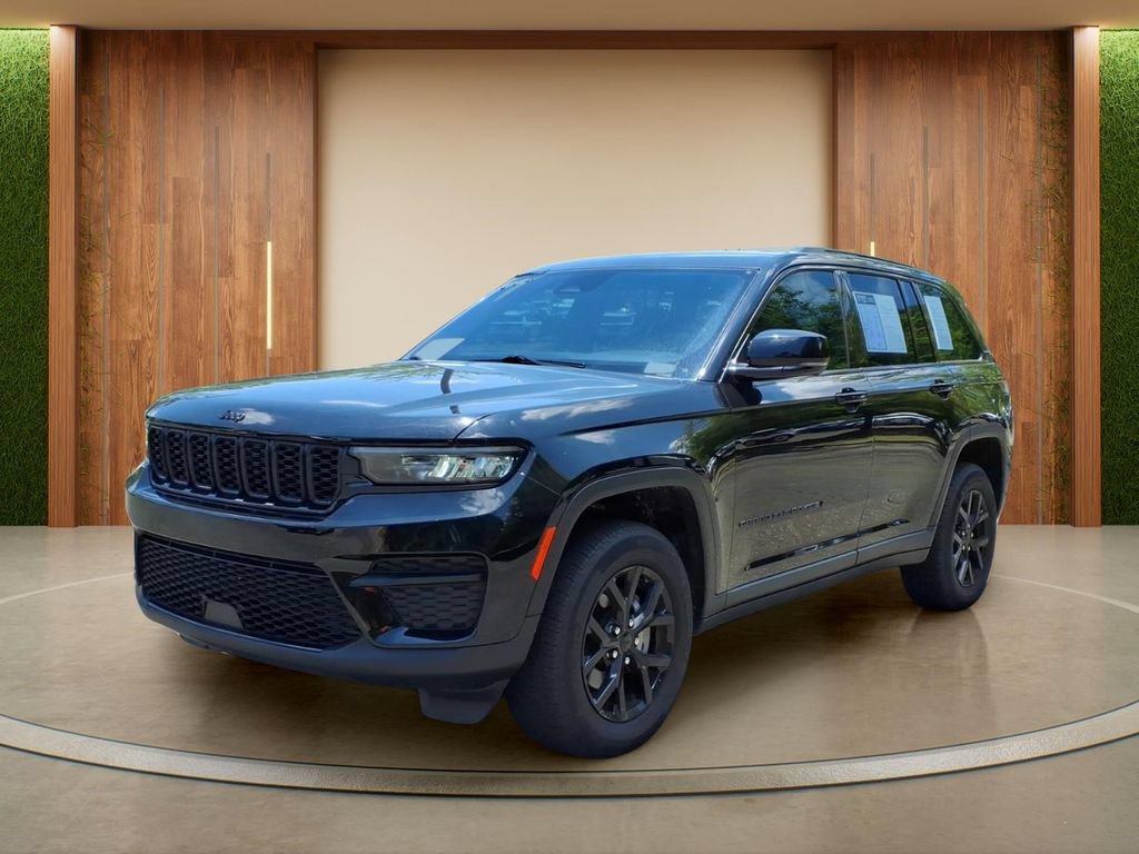 Used 2025 Jeep Grand Cherokee Altitude AWD/4WD image 27