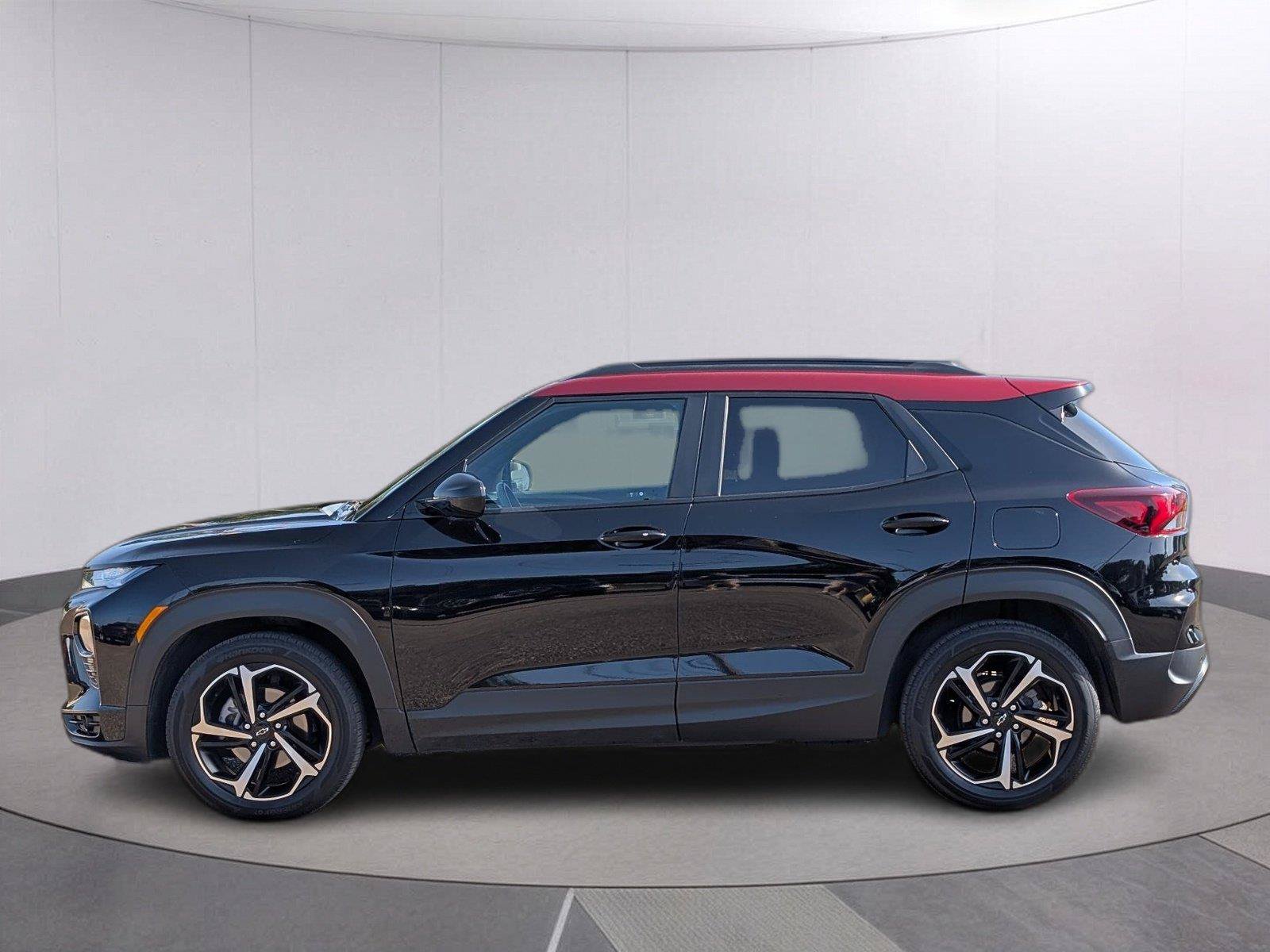 Used 2022 Chevrolet TrailBlazer RS w/ Sun and Liftgate Package FWD image 2