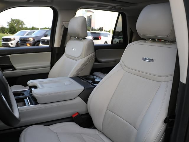 Used 2025 Ford Expedition Max Platinum w/ Driver's Package AWD/4WD image 22