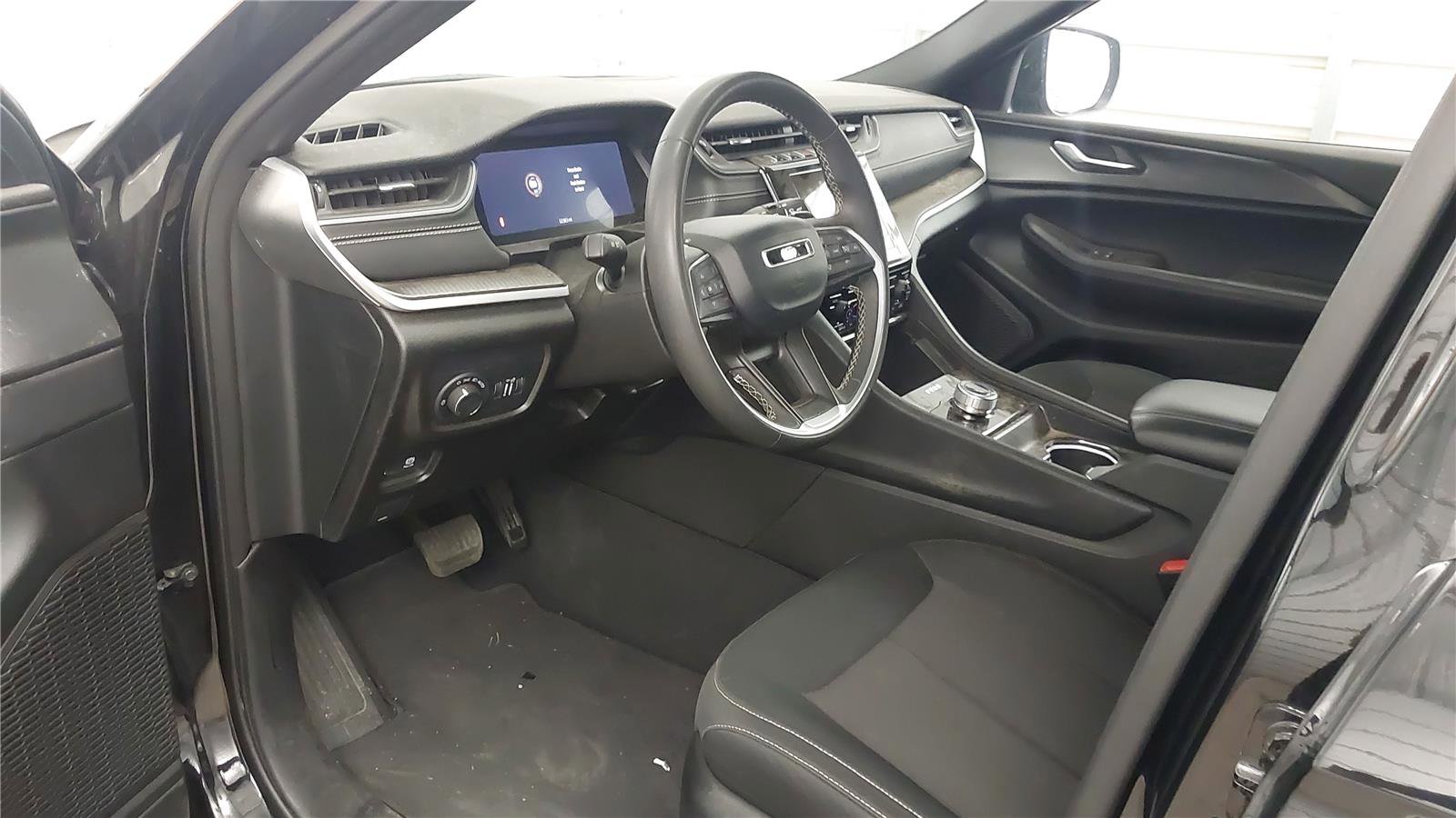 Used 2024 Jeep Grand Cherokee L Laredo image 22