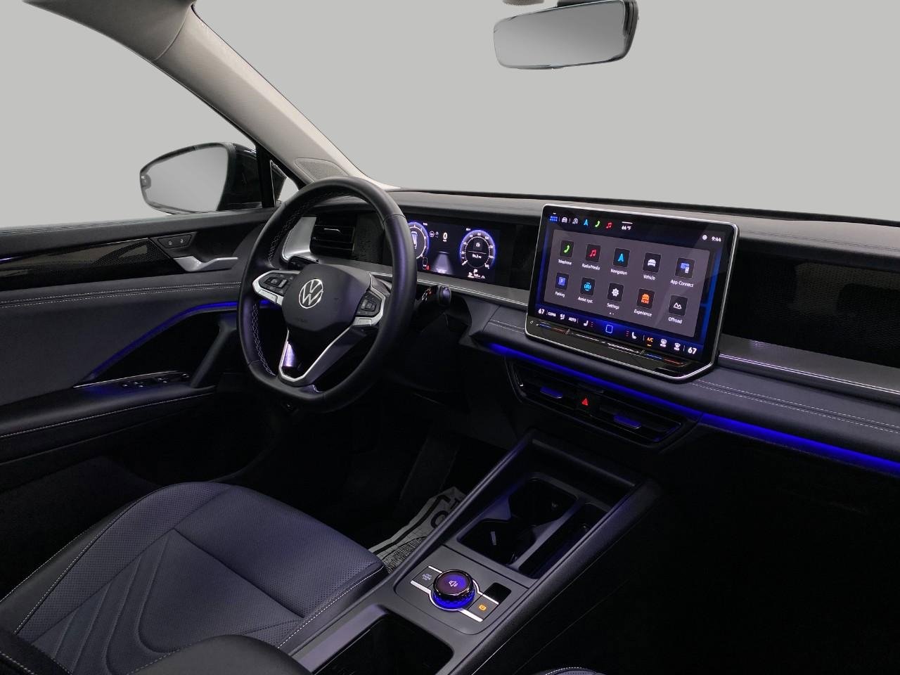 Certified 2025 Volkswagen Tiguan SE image 18