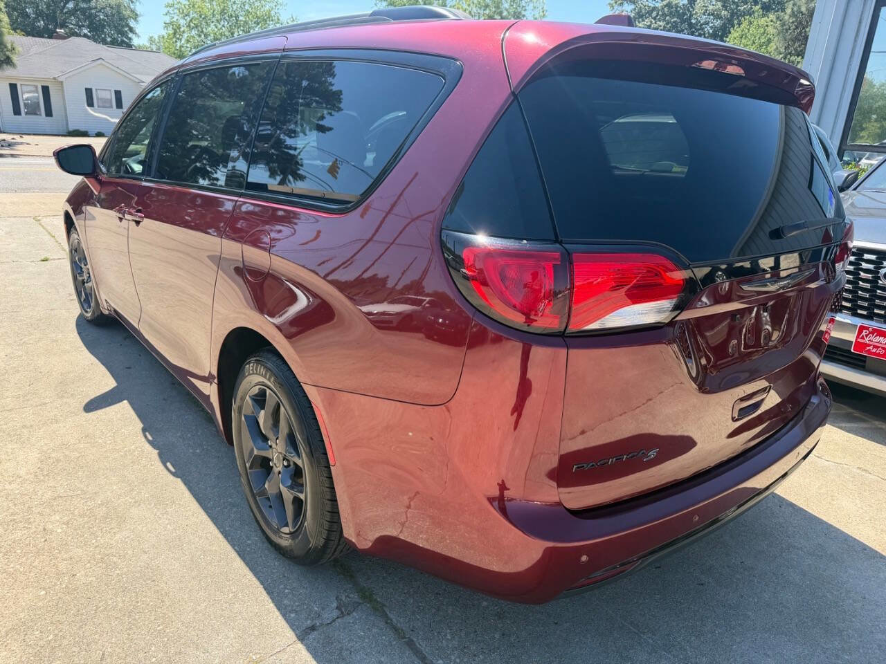 Used 2018 Chrysler Pacifica Touring-L Plus w/ S Appearance Package FWD image 8