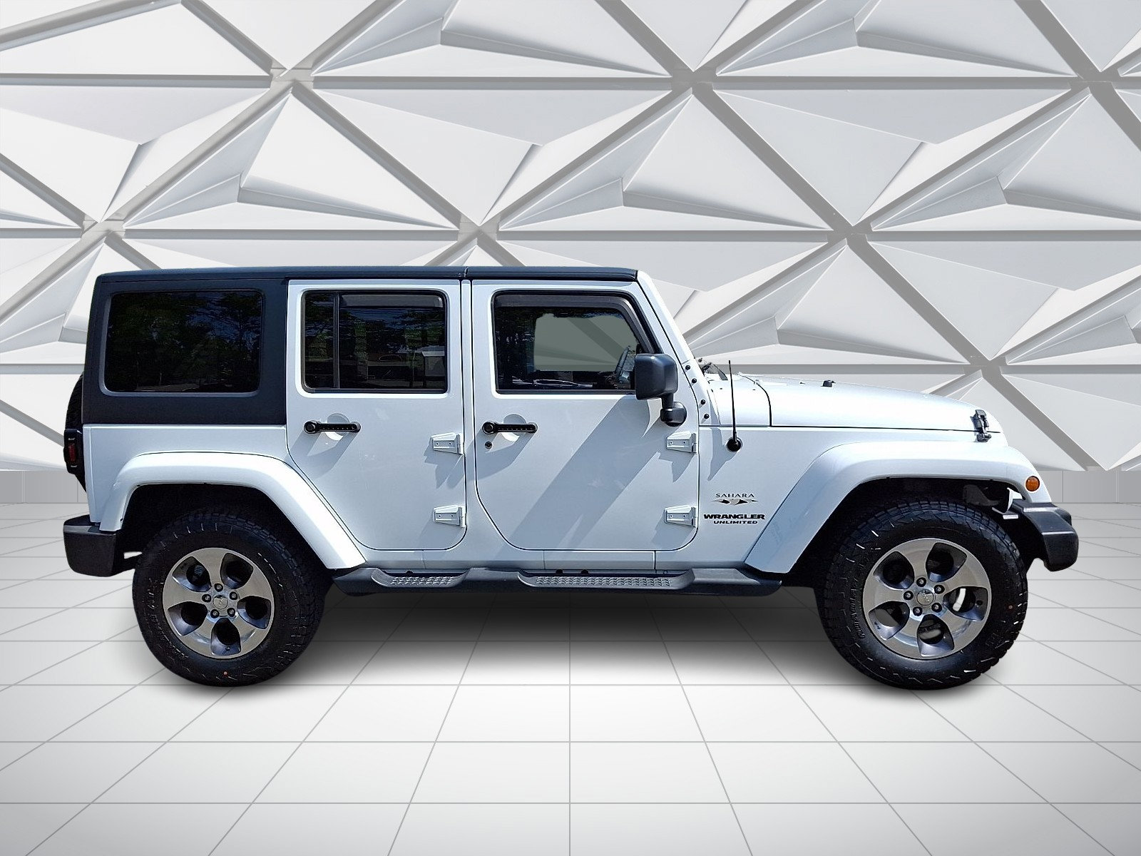 Used 2016 Jeep Wrangler Unlimited Sahara w/ Connectivity Group AWD/4WD image 12