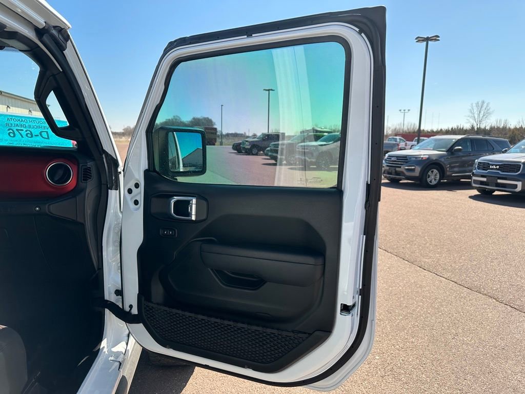 Used 2022 Jeep Wrangler Unlimited Rubicon w/ Cold Weather Group image 29