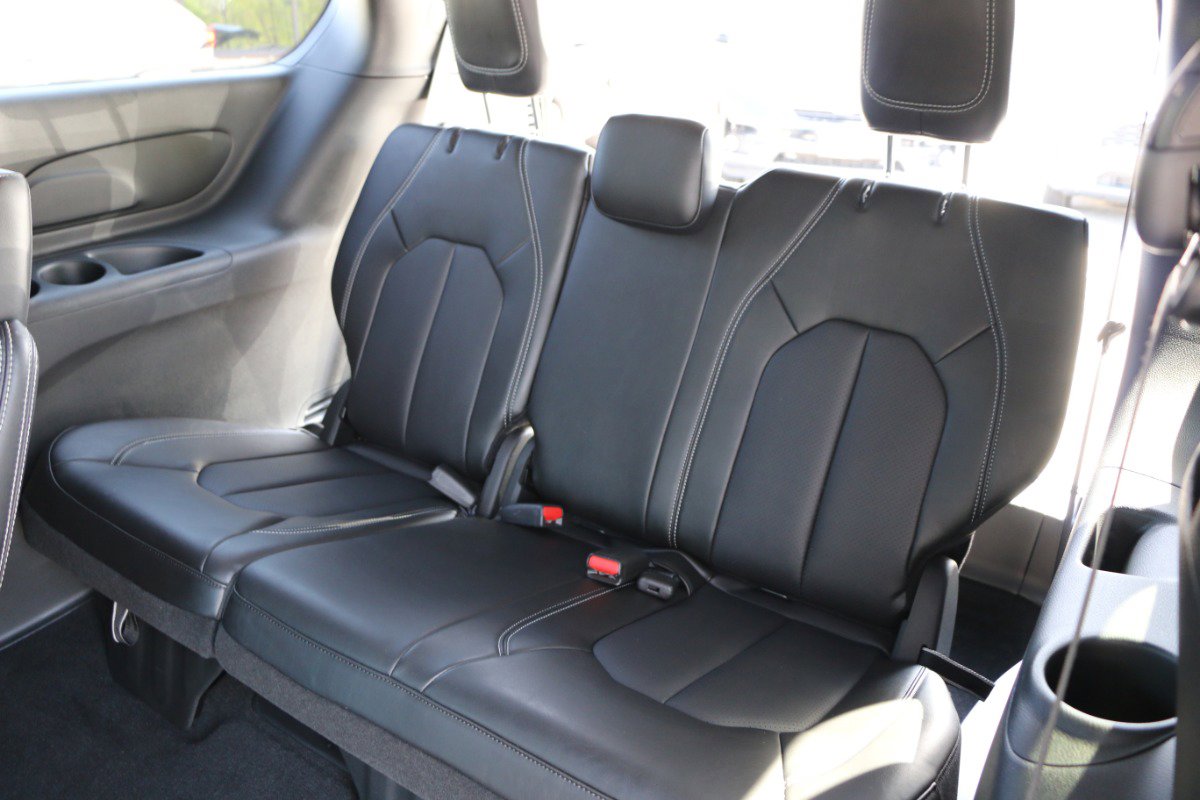 Used 2026 Chrysler Pacifica Select image 31