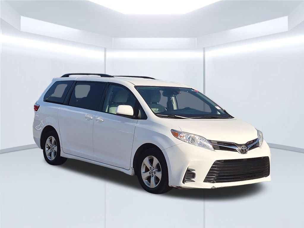 Used 2018 Toyota Sienna LE w/ Carpet Mat Package FWD image 7