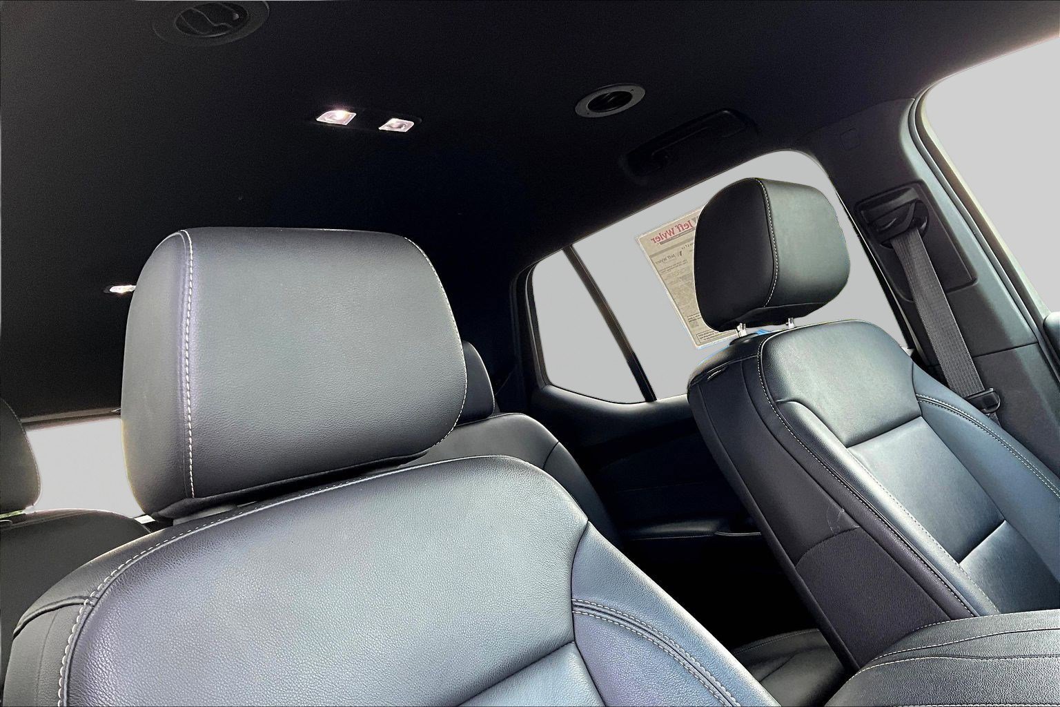 Used 2023 Chevrolet Traverse LT FWD image 28