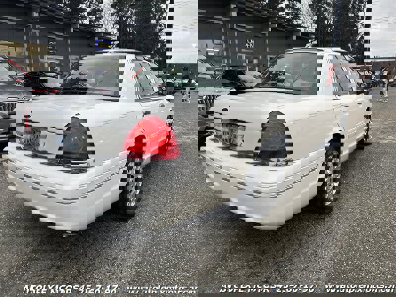 Used 2004 Ford Crown Victoria LX image 7