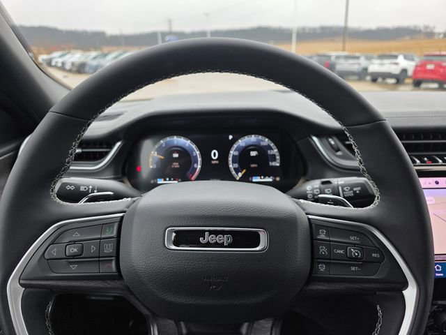 Used 2025 Jeep Grand Cherokee L Limited w/ Black Appearance Package image 13