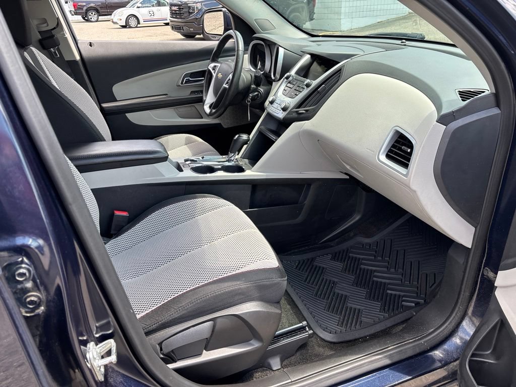 Used 2017 Chevrolet Equinox LT w/ Convenience Package AWD/4WD image 11