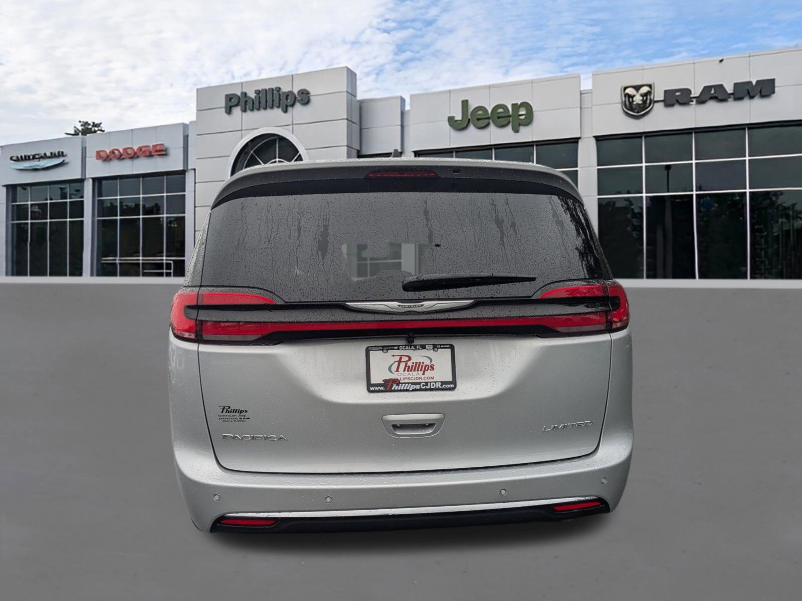 New 2026 Chrysler Pacifica Limited FWD image 4