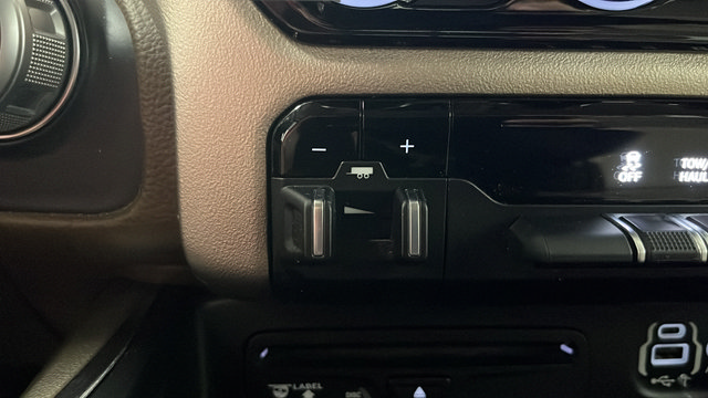 Used 2019 RAM 1500 Laramie AWD/4WD image 29