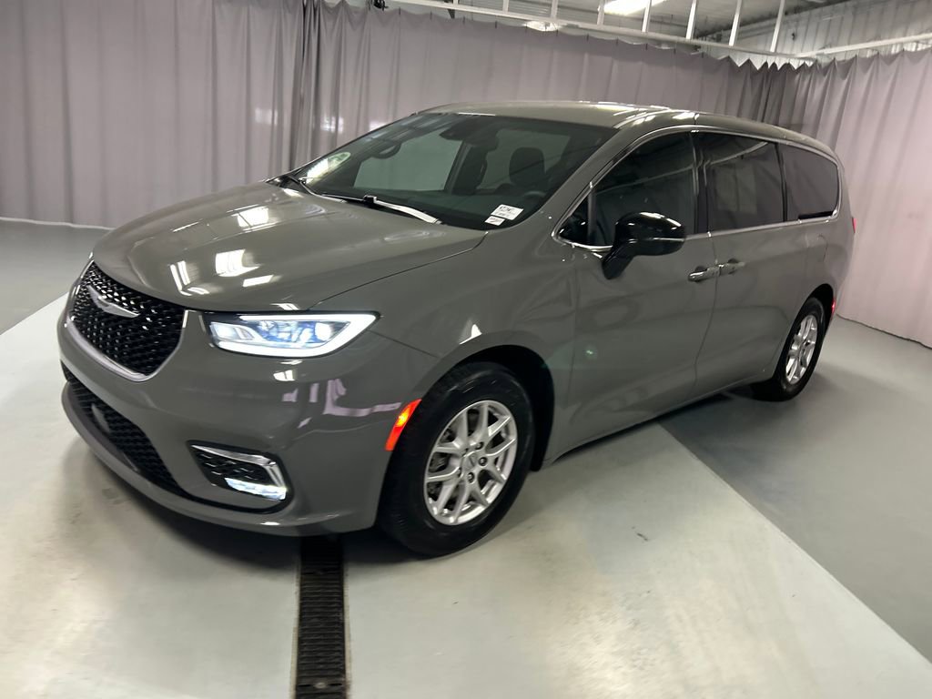Used 2024 Chrysler Pacifica Touring FWD video 3