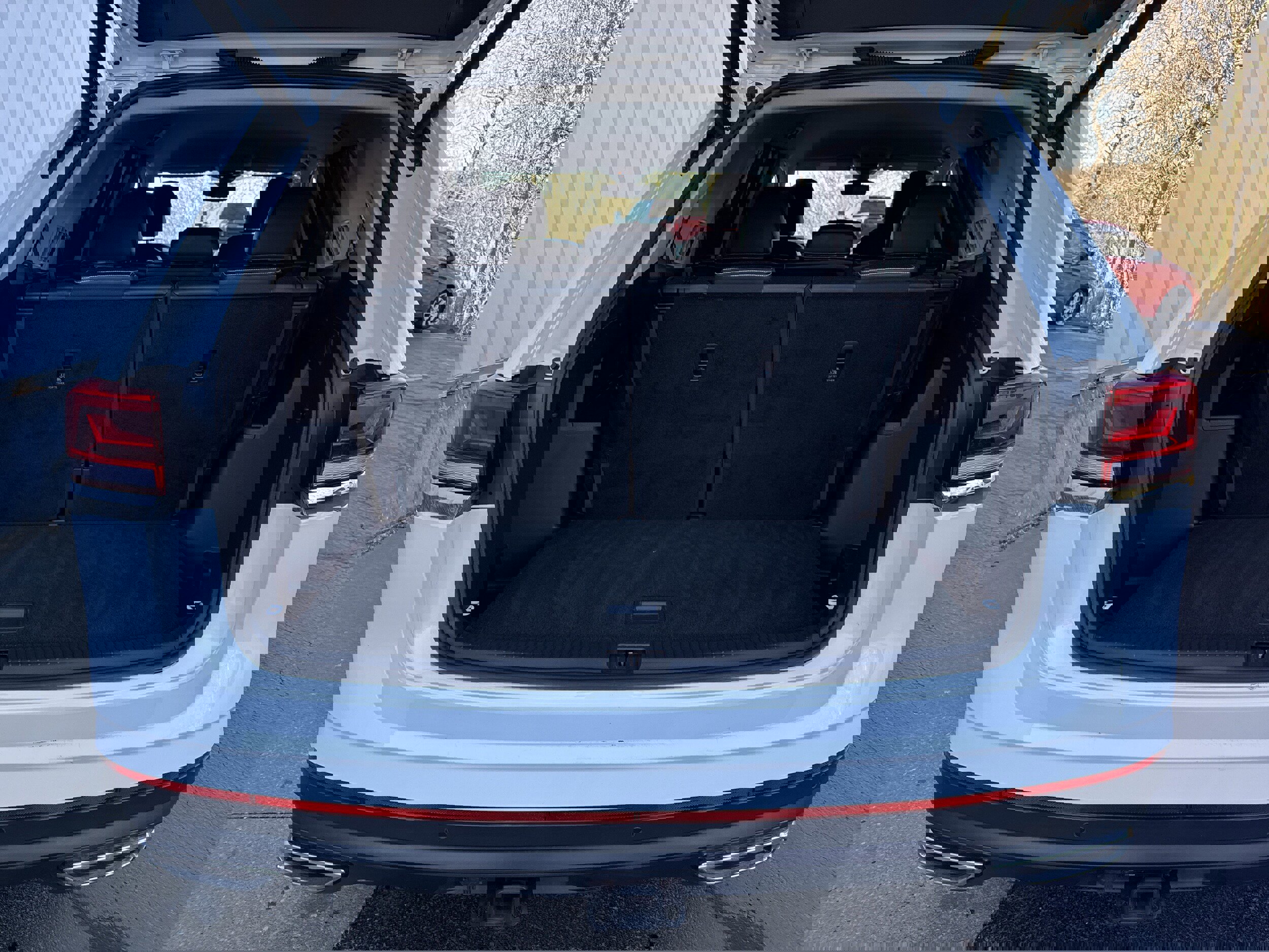 Used 2025 Volkswagen Atlas SE image 12