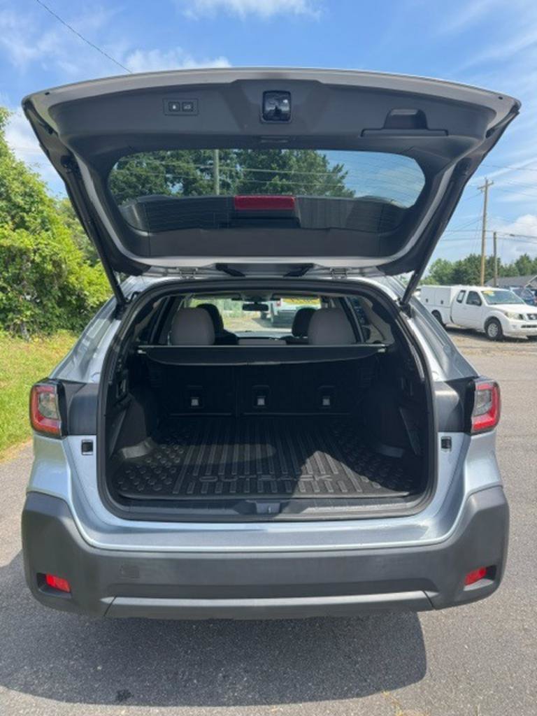 Used 2023 Subaru Outback Premium AWD/4WD image 17