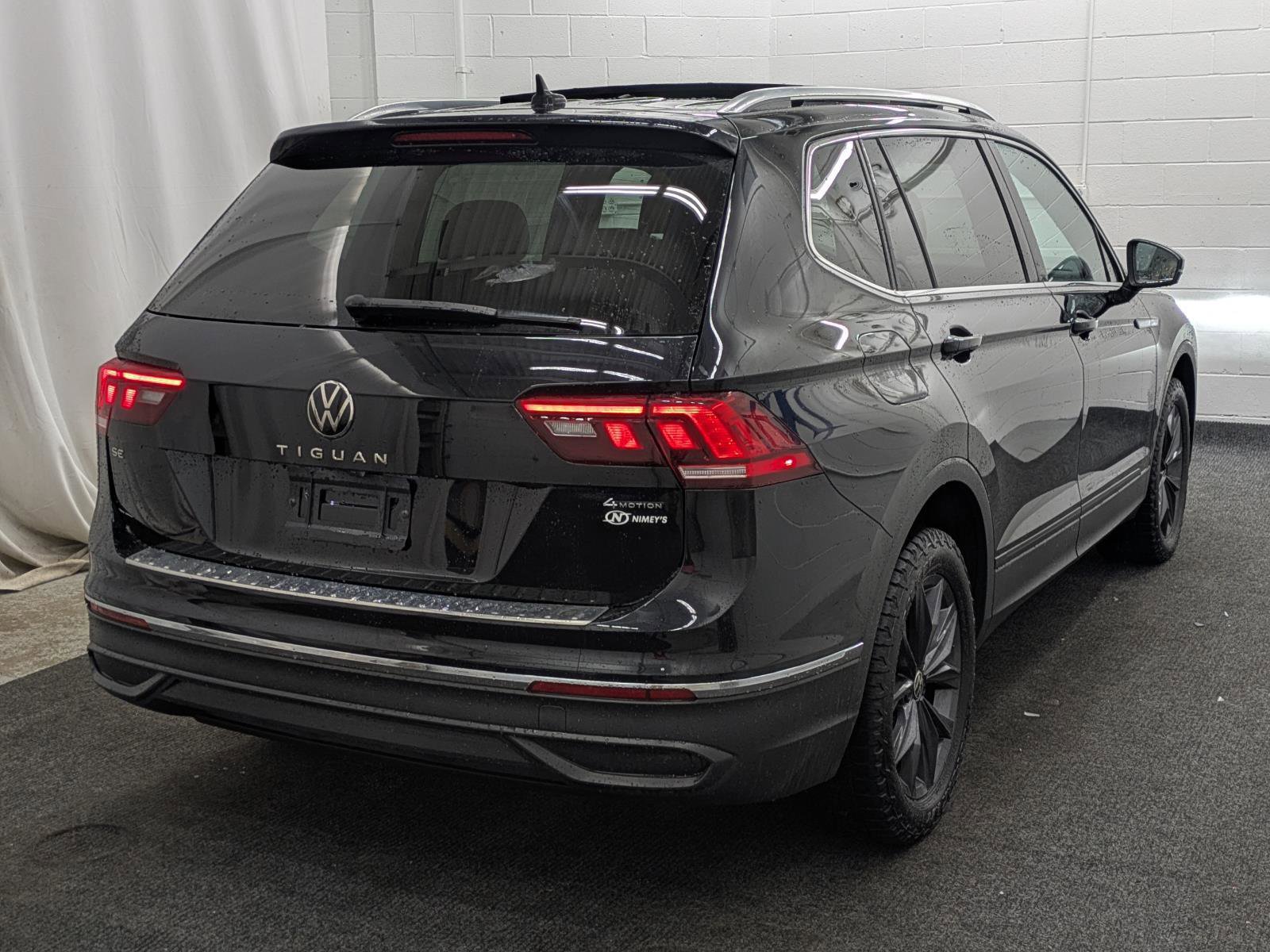 Used 2022 Volkswagen Tiguan SE image 2