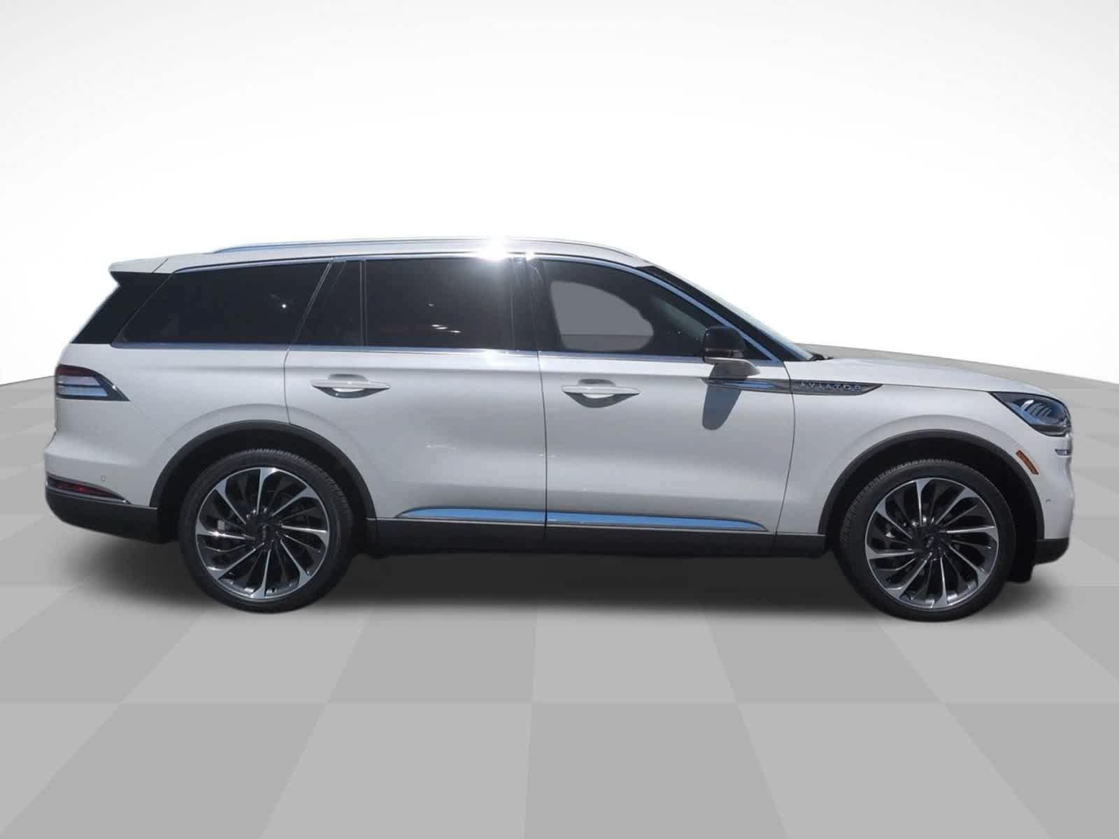 Used 2024 Lincoln Aviator Reserve w/ Equipment Group 201A AWD/4WD image 4
