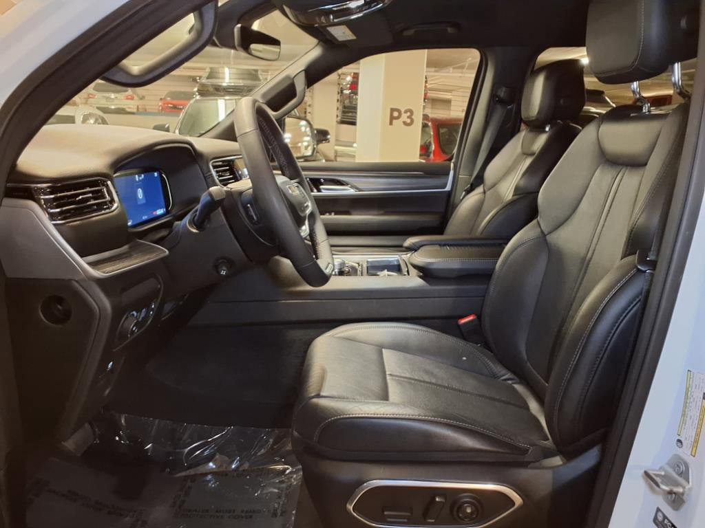 Used 2024 Jeep Wagoneer Series II w/ Flexible Seating Group image 18