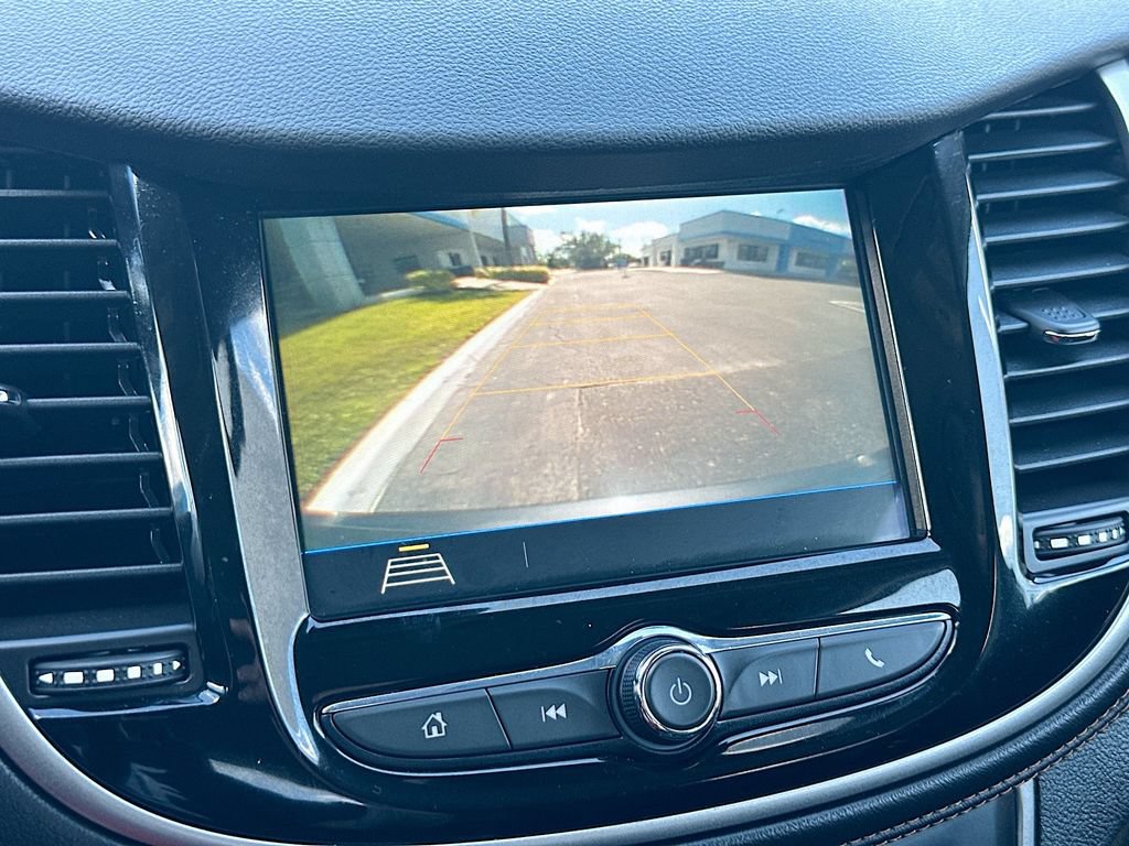 Used 2018 Chevrolet Trax LT w/ LT Convenience Package FWD image 13